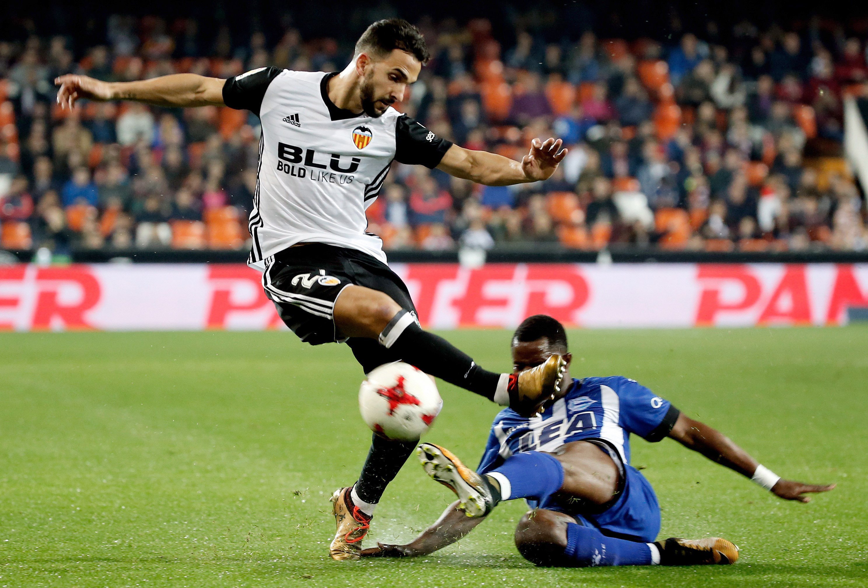 关于巴伦西亚斯踢进制胜球，帮助球队取得宝贵胜利的信息